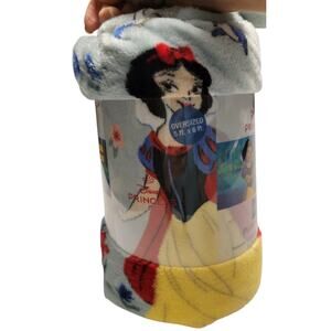 New with Tags Disney Princess Snow White oversized plush comfy blanket